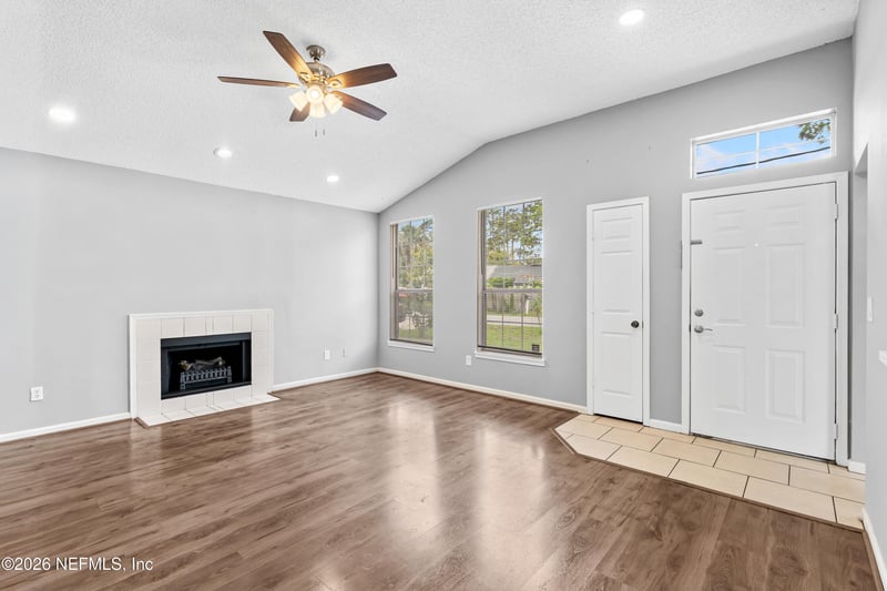 92 13th St, Atlantic Beach, FL 32233