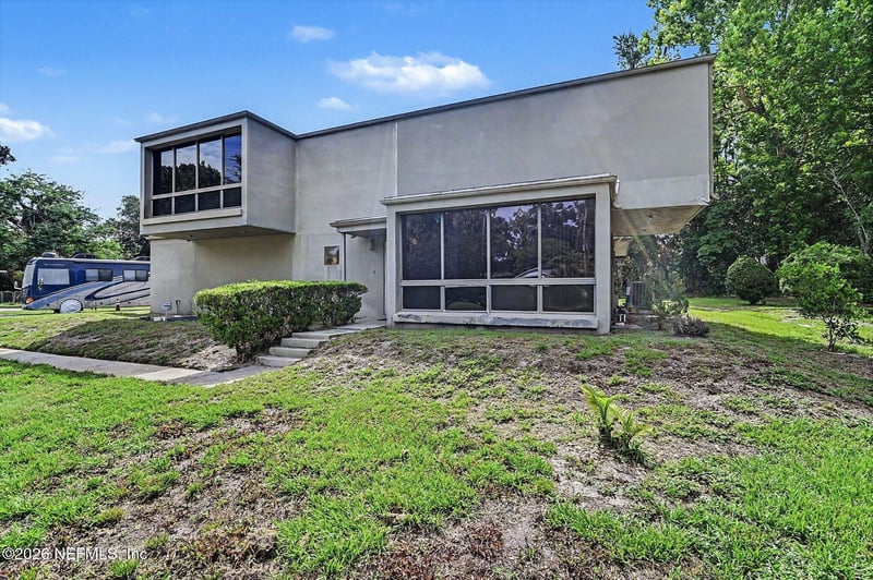 633 Delaware Ave, Deland, FL 32720