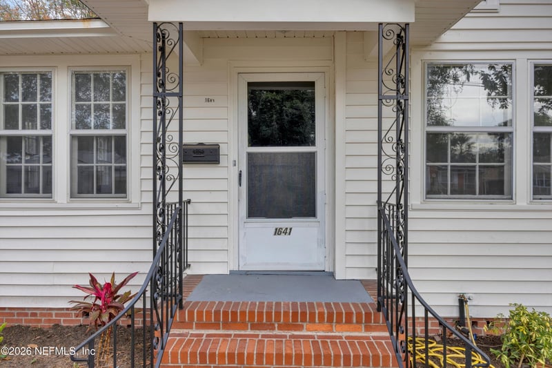 1641 Charon Rd, Jacksonville, FL 32205