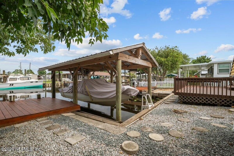 41 Scott St, Welaka, FL 32193