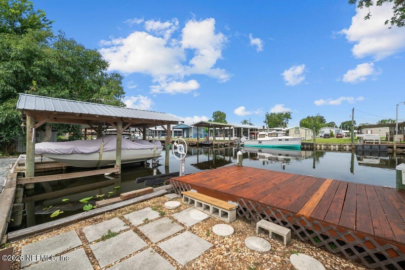41 Scott St, Welaka, FL 32193