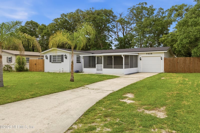 7520 Brockhurst Dr, Jacksonville, FL 32277