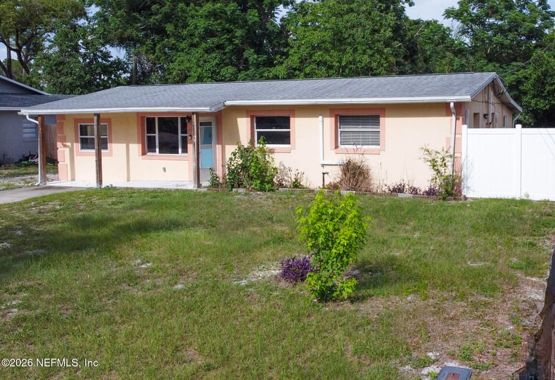 880 Emerald Dr, Mount Dora, FL 32757