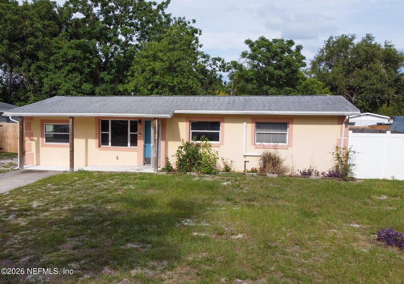 880 Emerald Dr, Mount Dora, FL 32757