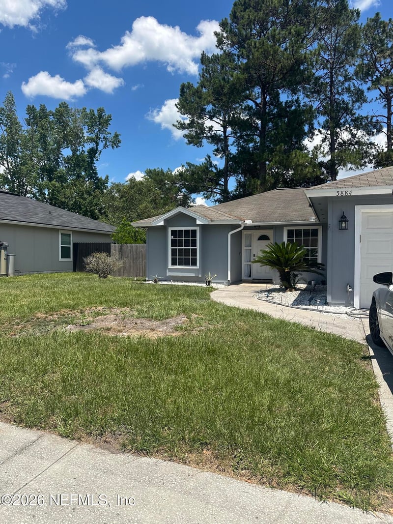 5884 Copper Creek Dr, Jacksonville, FL 32218