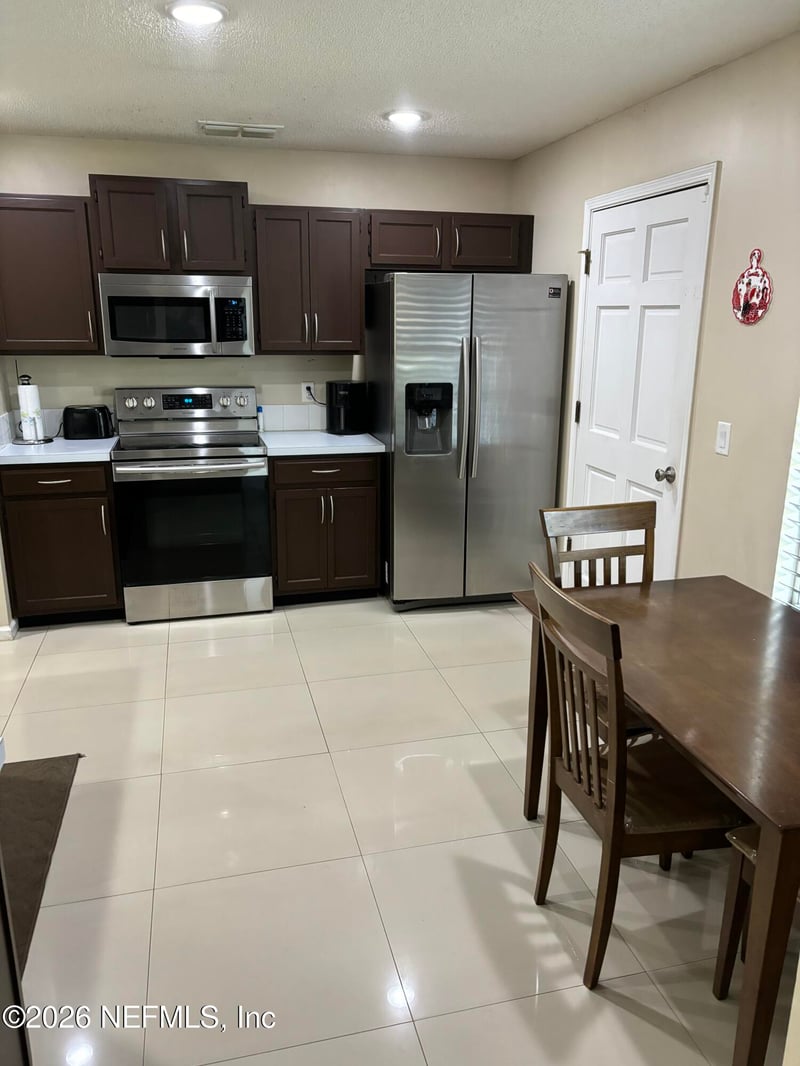 5884 Copper Creek Dr, Jacksonville, FL 32218