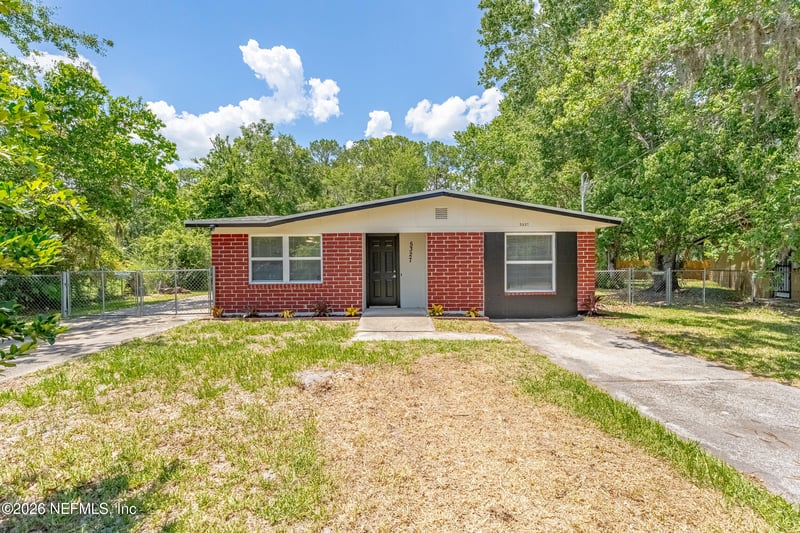 5327 Arrowsmith Rd, Jacksonville, FL 32208
