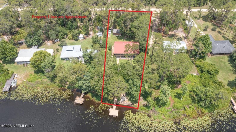 303 Riley Lake Dr, Hawthorne, FL 32640