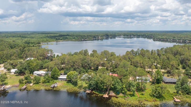 303 Riley Lake Dr, Hawthorne, FL 32640