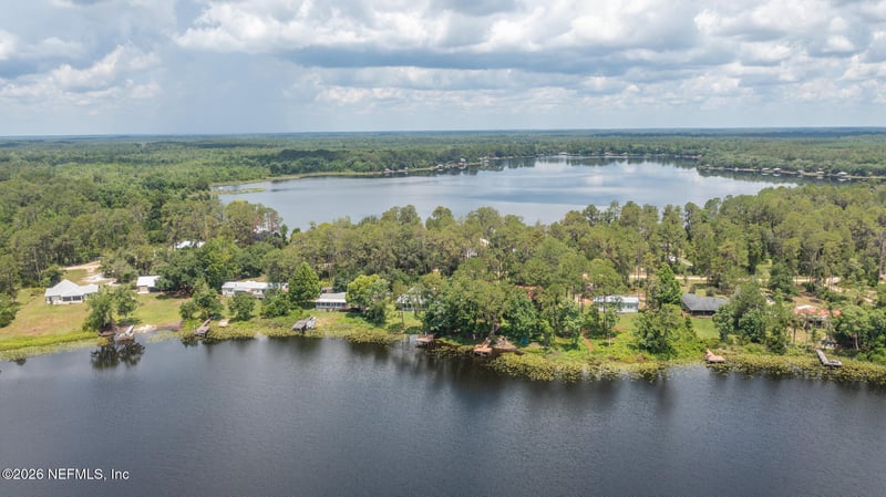 303 Riley Lake Dr, Hawthorne, FL 32640