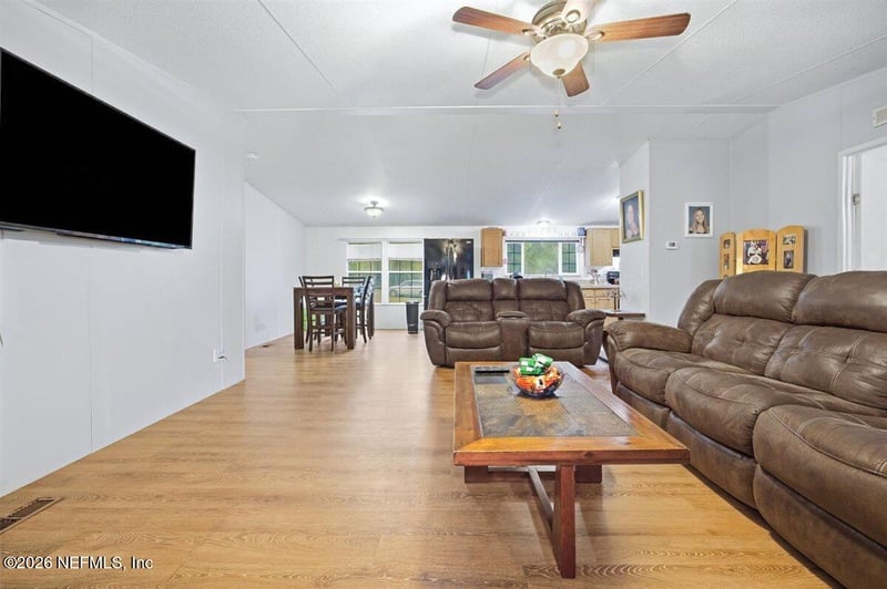 194 Keuka Rd, Interlachen, FL 32148