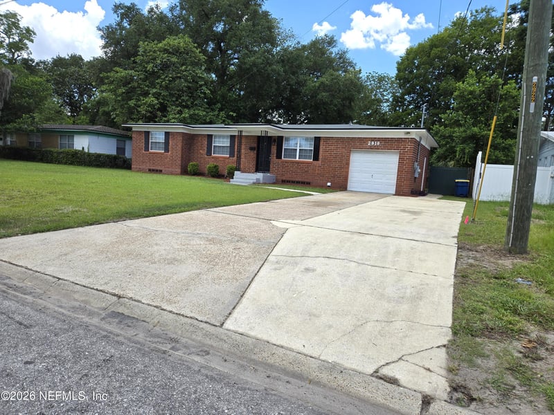 2918 Red Oak Dr, Jacksonville, FL 32277