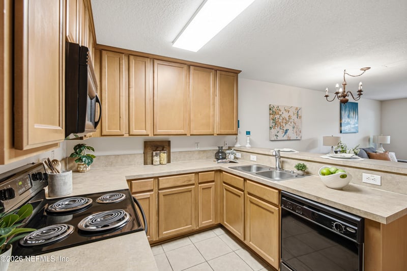1049 Black Cherry Dr, St Johns, FL 32259