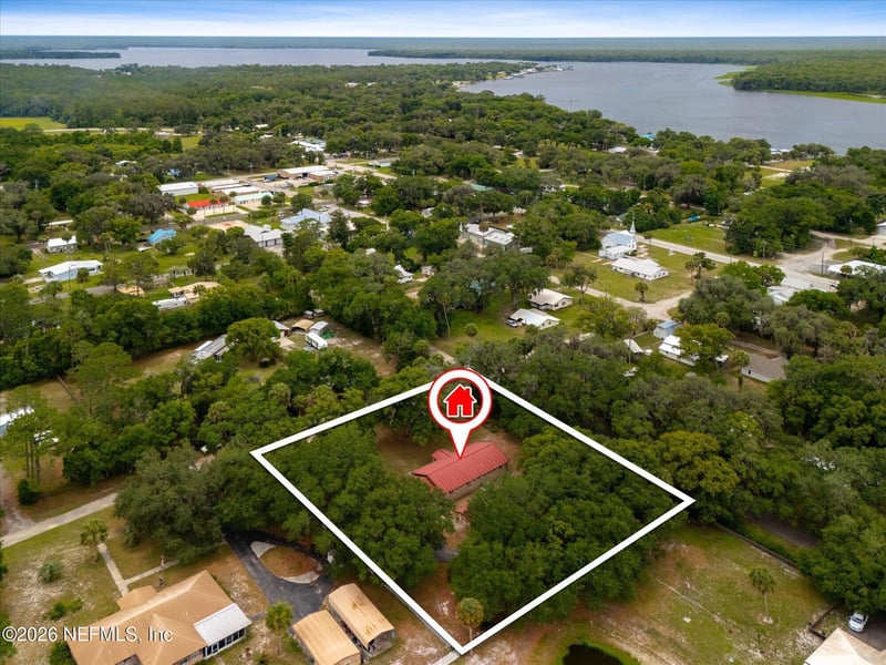 500 Walnut St, Welaka, FL 32193