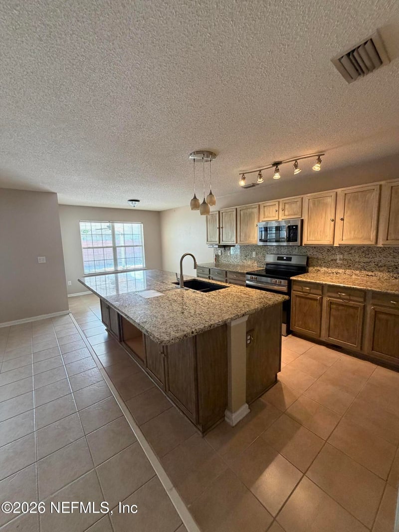 763 Roland Lakes Dr, Jacksonville, FL 32220