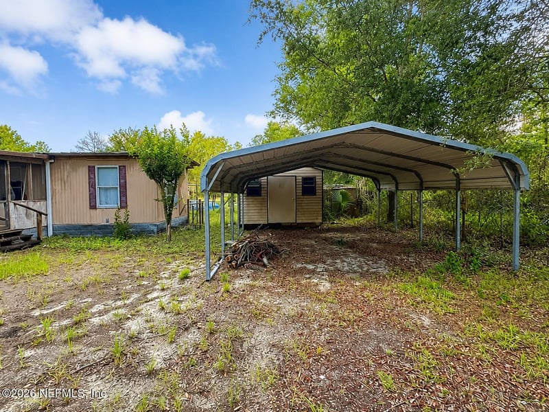 602 Junior Lake Dr, Interlachen, FL 32148