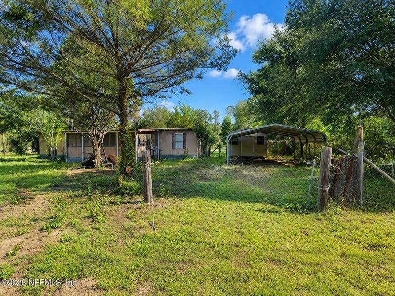 602 Junior Lake Dr, Interlachen, FL 32148