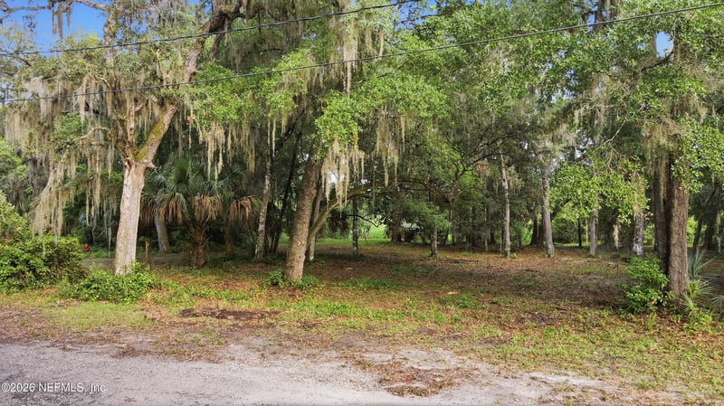 633 Mcclure St, Welaka, FL 32193