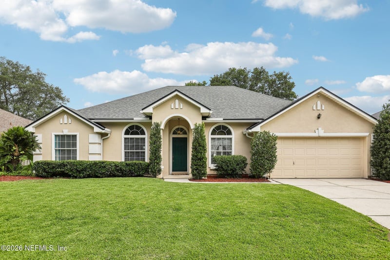 372 Maplewood Dr, St Johns, FL 32259