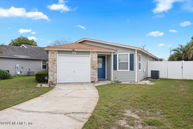494 Filmore Dr, Jacksonville, FL 32225