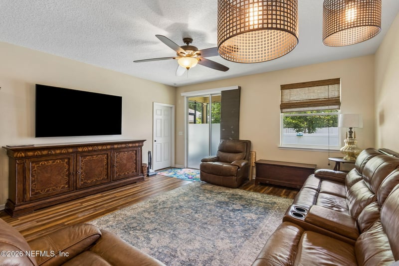 2412 Caney Oaks Dr, Jacksonville, FL 32218
