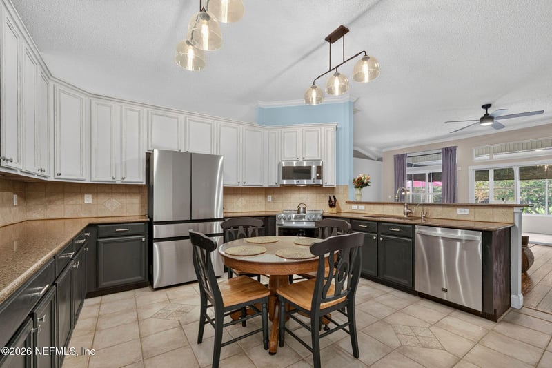 521 Grand Parke Dr, St Johns, FL 32259