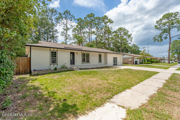 962 Grove Park Dr, Orange Park, FL 32073