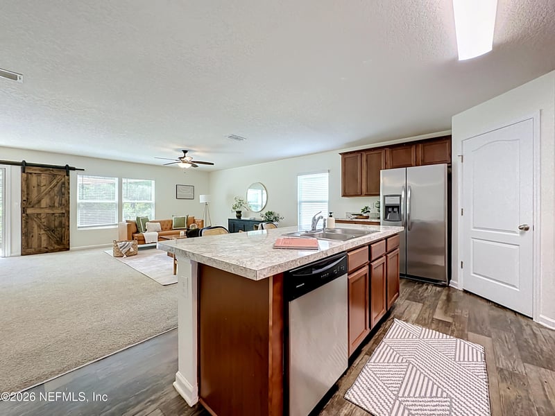 2047 April Oaks Dr, Jacksonville, FL 32221