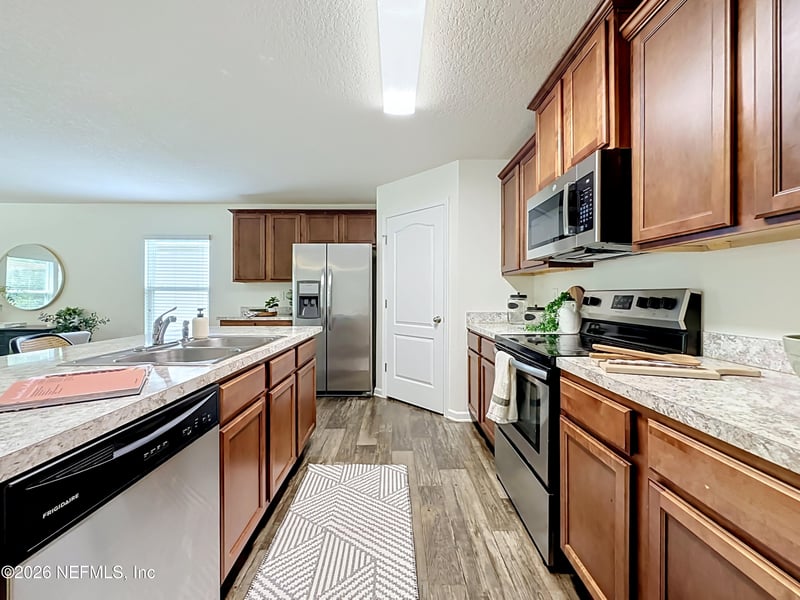 2047 April Oaks Dr, Jacksonville, FL 32221