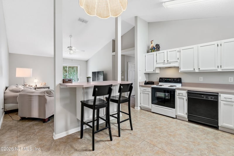 3000 Wavering Ln, Middleburg, FL 32068