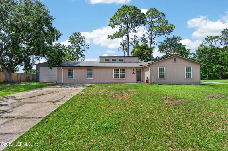 253 Deerwood Cir, Middleburg, FL 32068