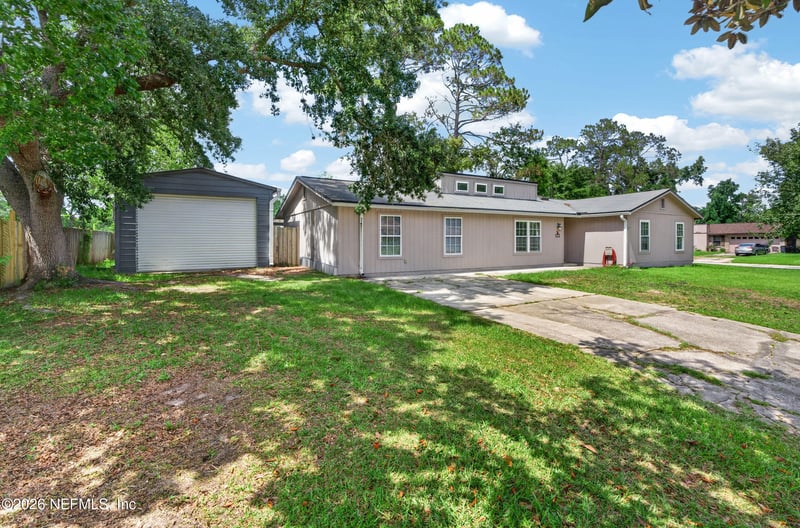 253 Deerwood Cir, Middleburg, FL 32068