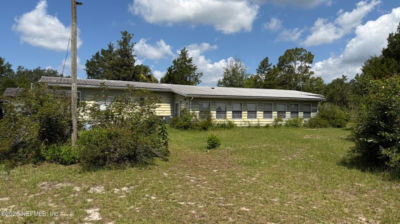 304 Dawn Ave, Interlachen, FL 32148