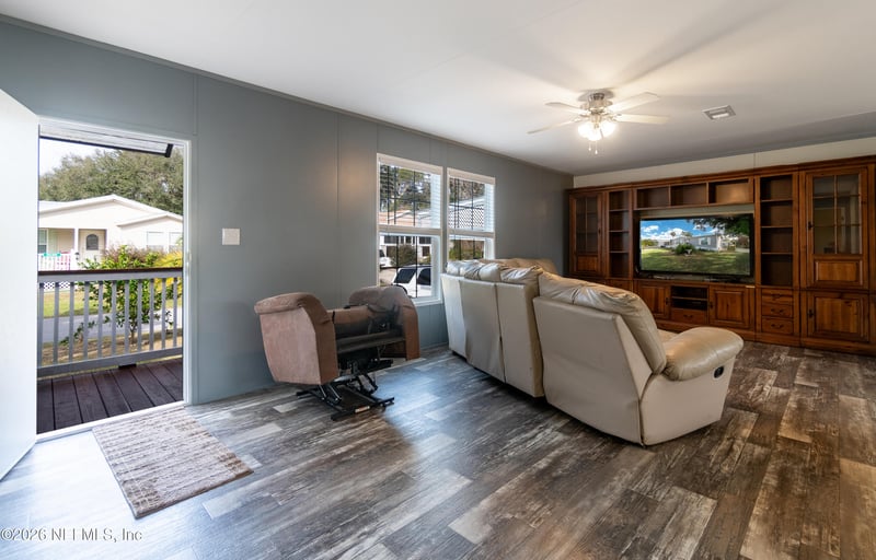 102 Pine Lake Dr, Satsuma, FL 32189