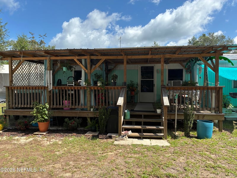 107 Winchester Ave, Interlachen, FL 32148