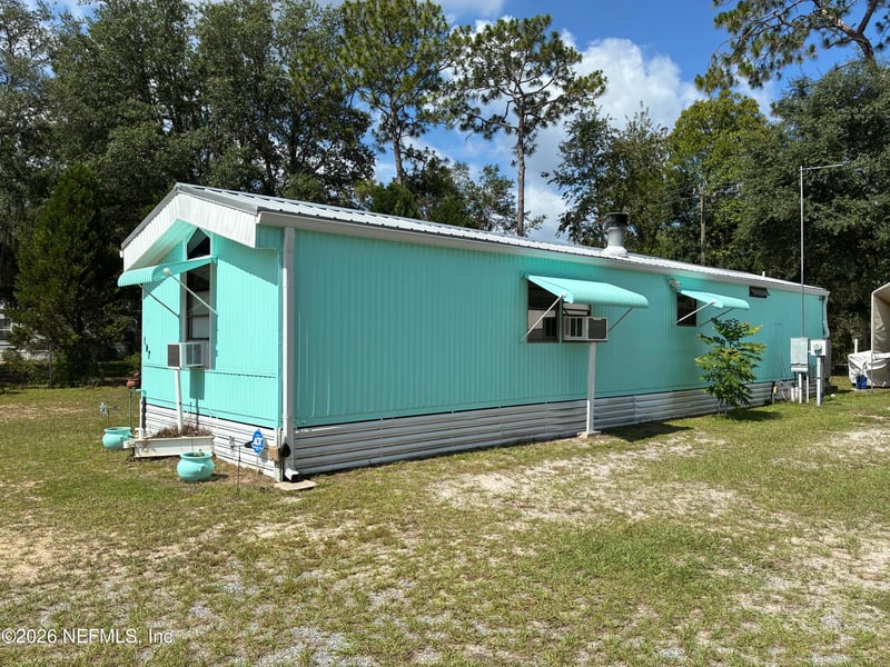 107 Winchester Ave, Interlachen, FL 32148