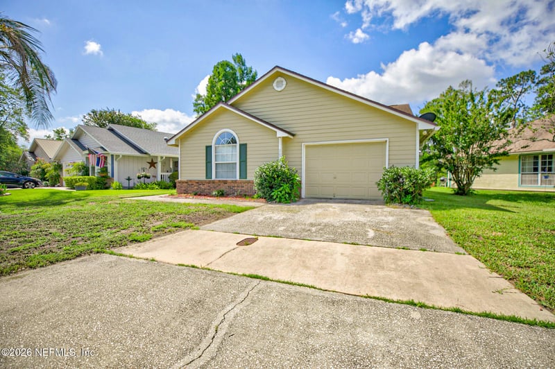 2077 Tanager Dr, Orange Park, FL 32073