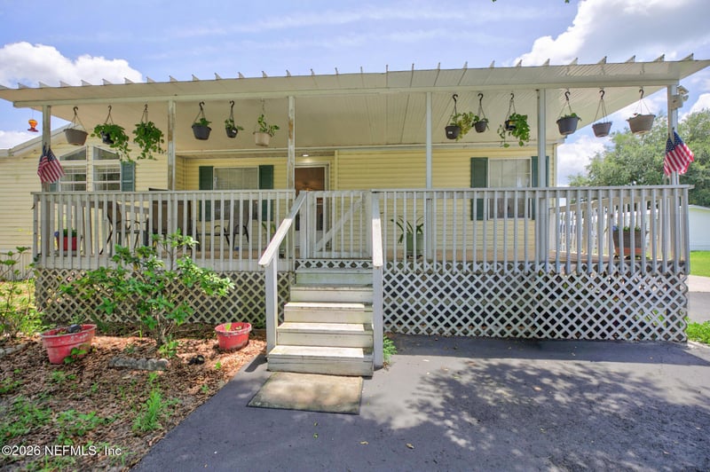 102 Alder Ln, Satsuma, FL 32189
