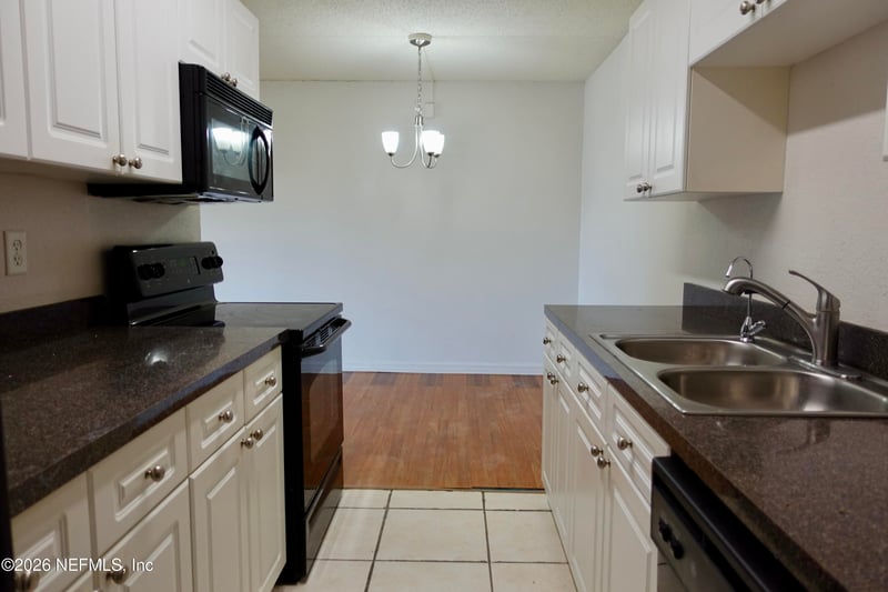 355 Monument Rd #20 D2, Jacksonville, FL 32225