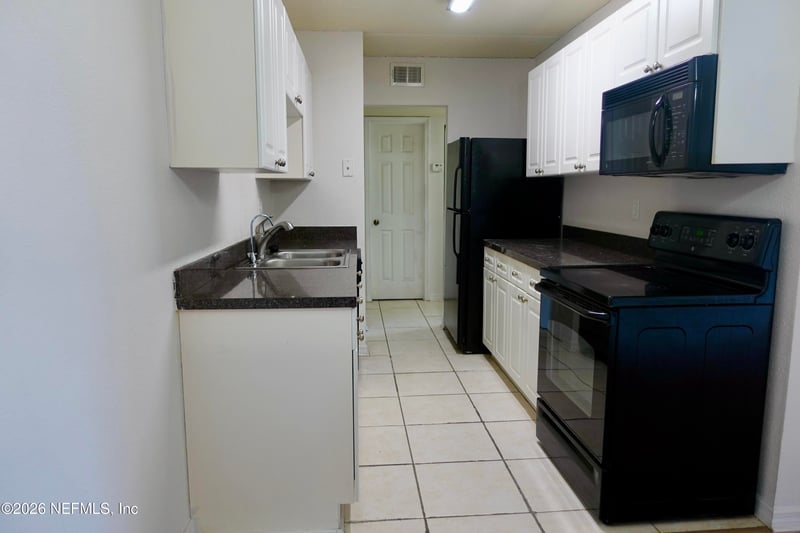 355 Monument Rd #20 D2, Jacksonville, FL 32225