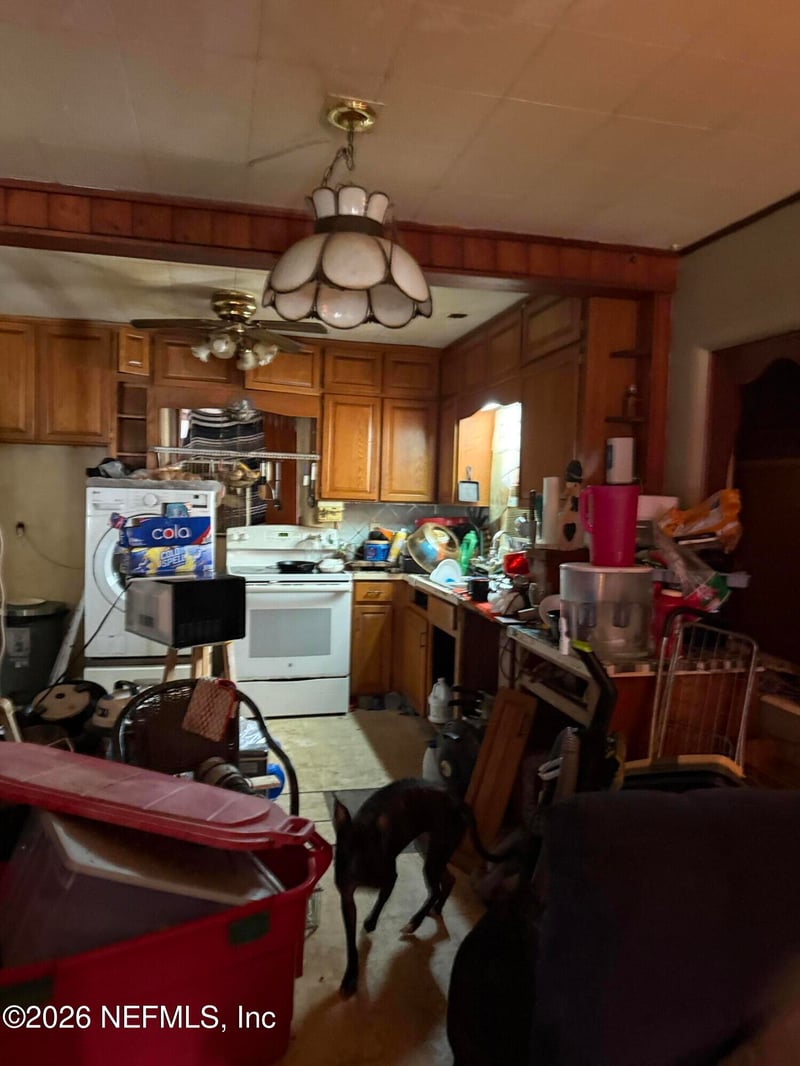 306 Eucalyptus Ave, Crescent City, FL 32112