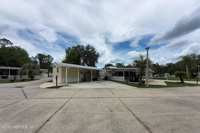 1074 Front St #84, Welaka, FL 32193