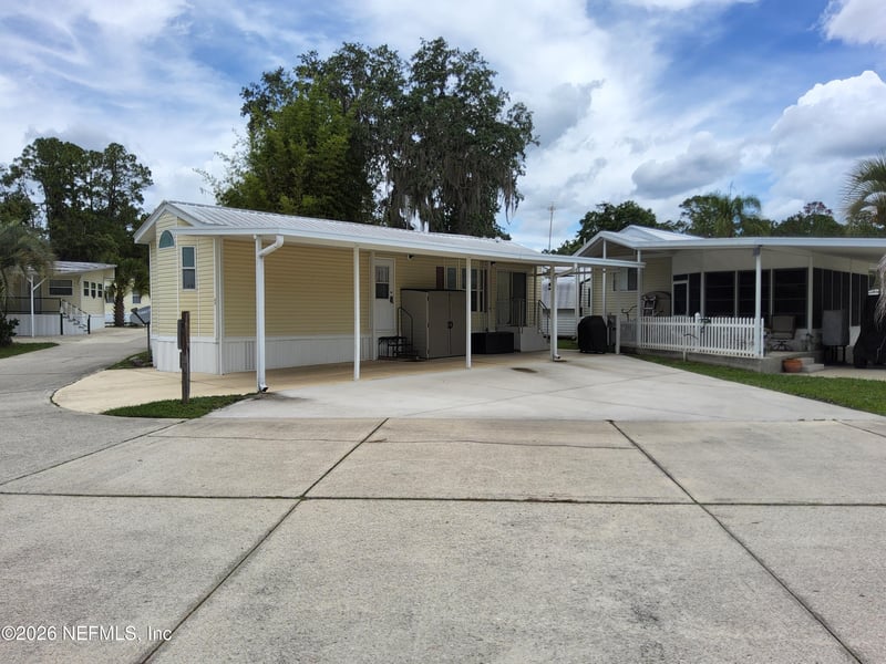 1074 Front St #84, Welaka, FL 32193