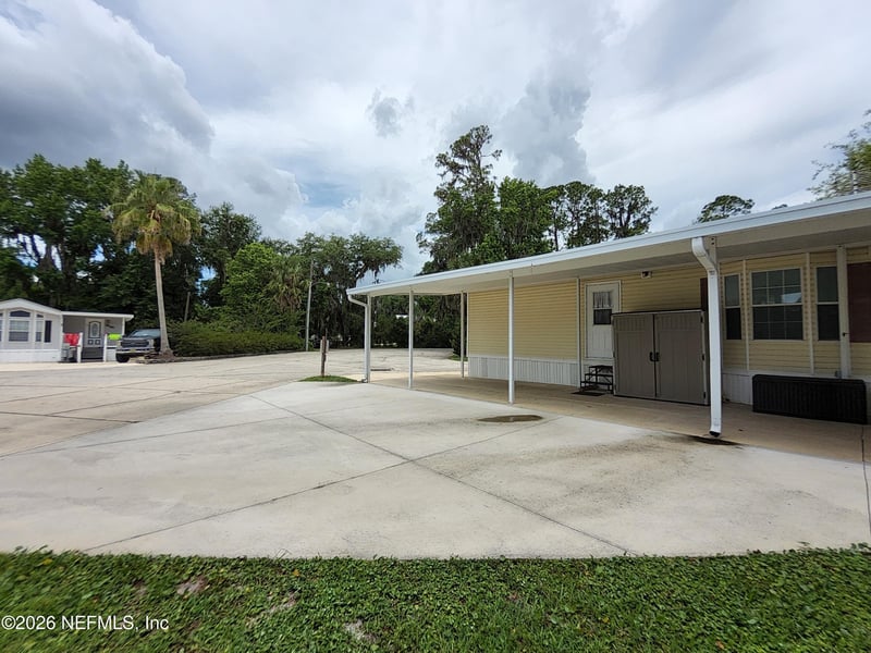 1074 Front St #84, Welaka, FL 32193