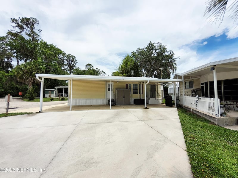 1074 Front St #84, Welaka, FL 32193