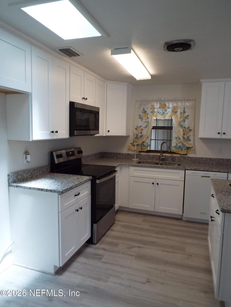 1019 Hillock Dr, Jacksonville, FL 32221