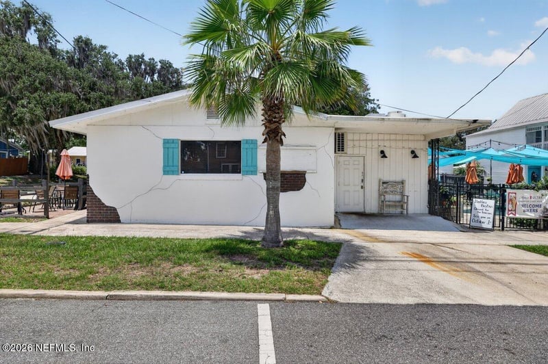 2 Park St, Crescent City, FL 32112