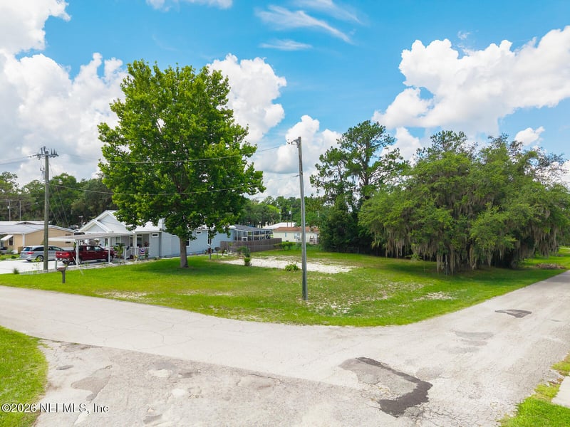 1305 2nd Ave, Welaka, FL 32189
