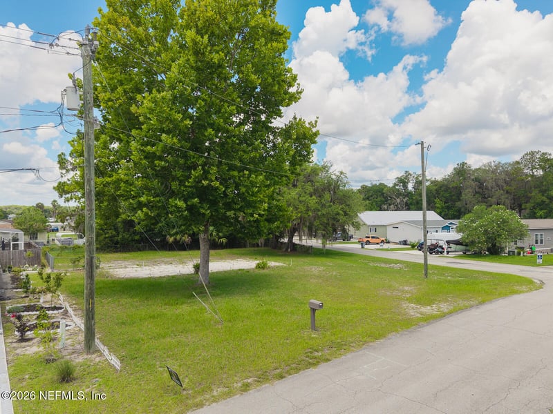 1305 2nd Ave, Welaka, FL 32189