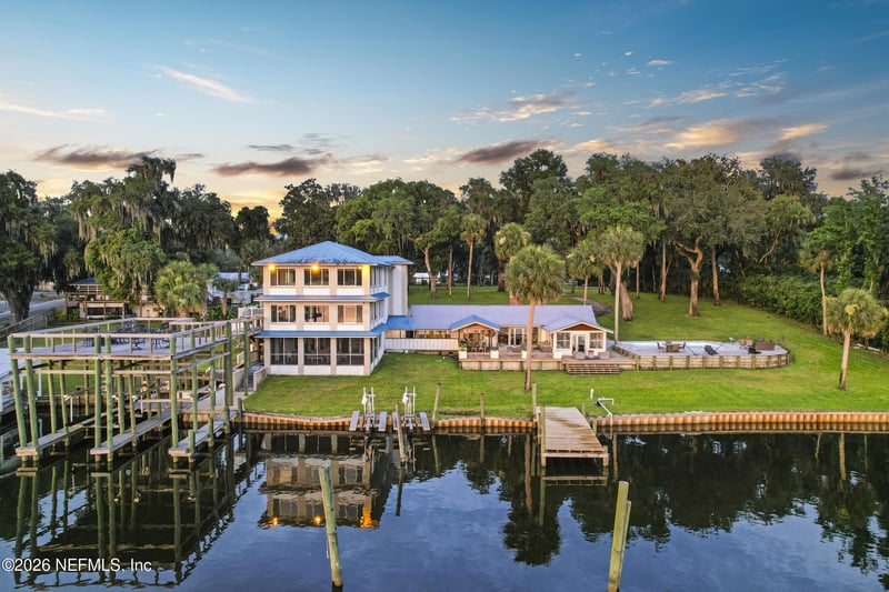 703 Front St, Welaka, FL 32189
